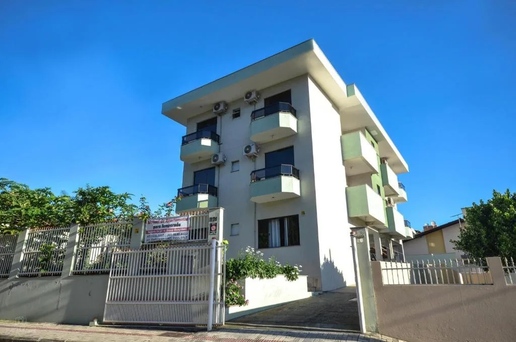 Residencial San Jorge, Bombinhas, na Rua Flamingo em Bombinhas/SC