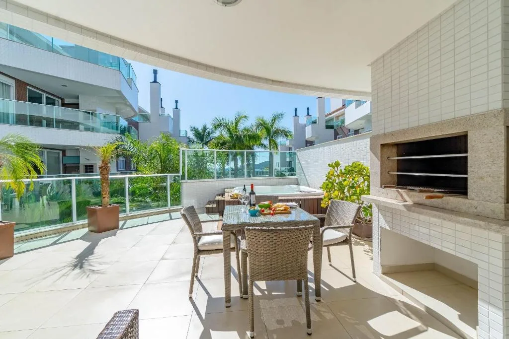 Apartamento com Jacuzzi Privativa - Boulevard, Bombinhas, na 1310 Av. Ver. Manoel dos Santos em Bombinhas/SC