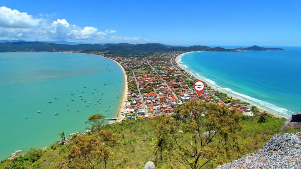 Casa Barata Próxima a Praia, Bombinhas, na 205 Rua Jacarandá em Bombinhas/SC