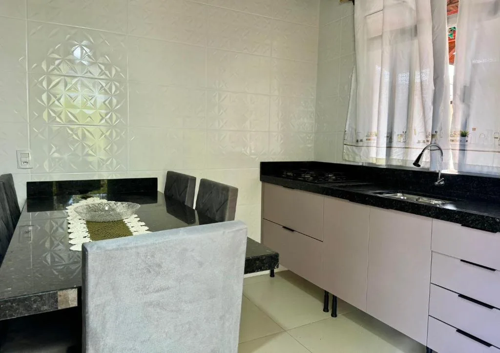 Casa Barata Próxima a Praia, Bombinhas, na 205 Rua Jacarandá em Bombinhas/SC — foto 3