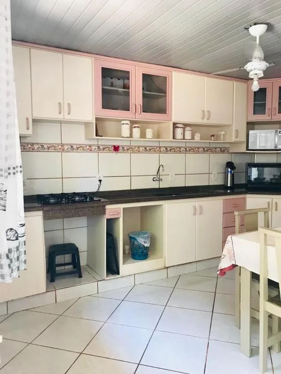 Casa Barata Próxima a Praia, Bombinhas, na 205 Rua Jacarandá em Bombinhas/SC — foto 4