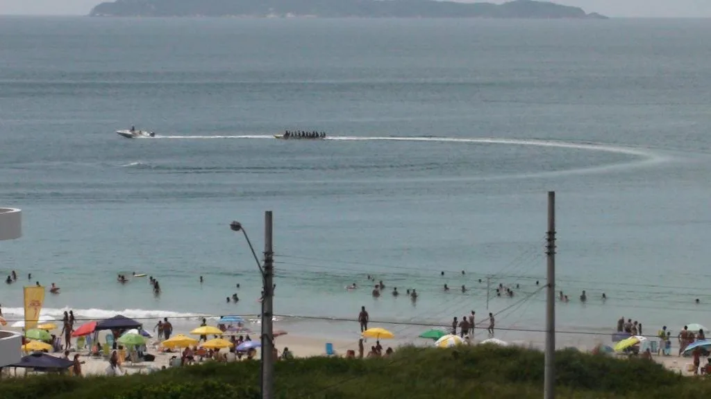 PRAIA DE 4 ILHAS Apartamento De 1 Quarto a 50M Praia Com Vista, Bombinhas, na Rua Ilha Bela, Número, bairro Quatro Ilhas em Bombinhas/SC — foto 33