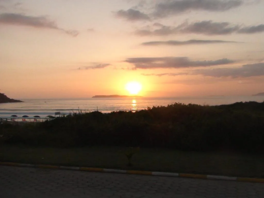 PRAIA DE 4 ILHAS Apartamento De 1 Quarto a 50M Praia Com Vista, Bombinhas, na Rua Ilha Bela, Número, bairro Quatro Ilhas em Bombinhas/SC — foto 36