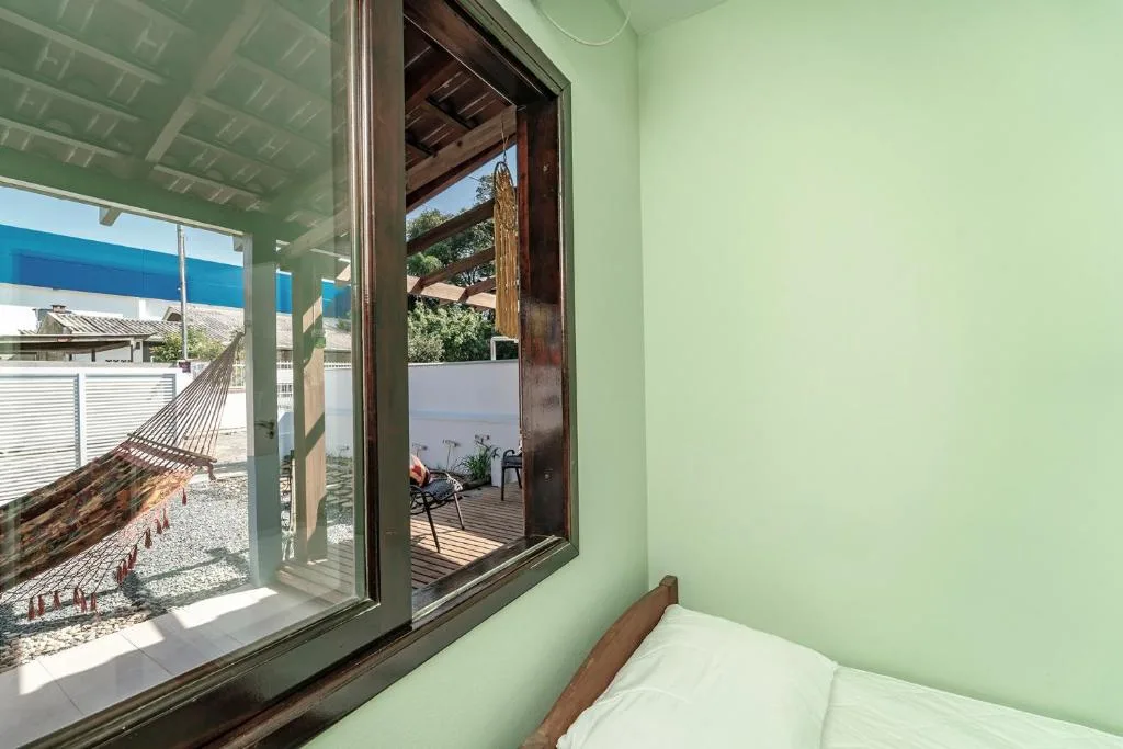 Casa na praia de Morrinhos Bombinhas para 10 pessoas, Excelente localização, Bombinhas, na 140 Rua Gardênia, bairro Morrinhos em Bombinhas/SC — foto 37