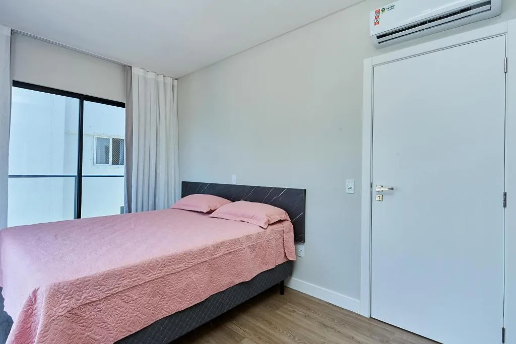 CÓD. 1129 - Apartamento com 01 quarto, vista mar com rooftop, e piscina, Bombinhas, na 141 Rua Pica-Pau em Bombinhas/SC — foto 2