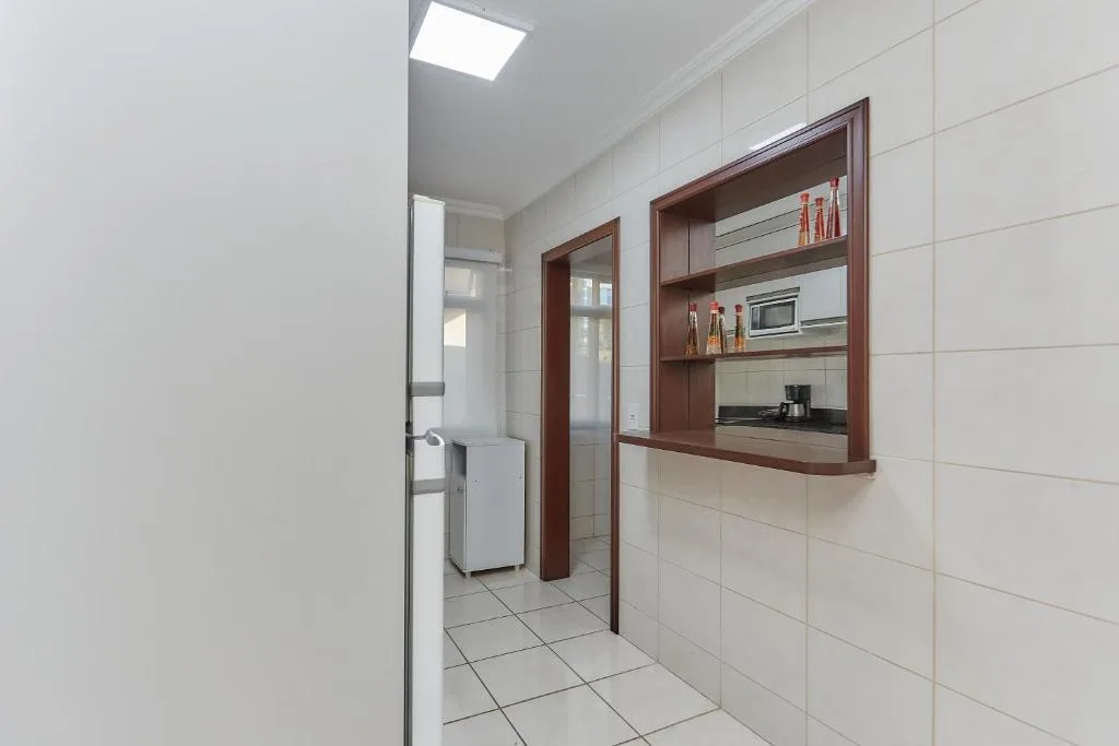 964 - Apartamento com vista para o mar, localizado na Avenida da praia do Centro de Bombinhas - 1 Vaga na Garagem, Bombinhas, na Av. Ver. Manoel dos Santos; 300 em Bombinhas/SC — foto 6