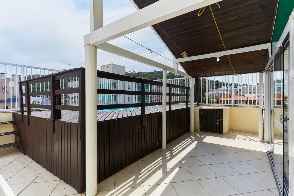 791 - Cobertura com piscina. 200m da PRAIA. BOMBINHAS - CENTRO, Bombinhas, na 235 Rua Pirajica Residencial Atenas II . 3 Andar em Bombinhas/SC — foto 38