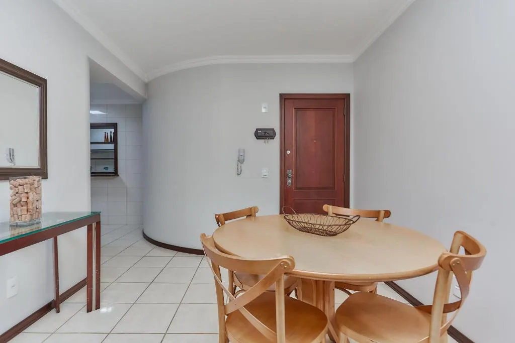 964 - Apartamento com vista para o mar, localizado na Avenida da praia do Centro de Bombinhas - 1 Vaga na Garagem, Bombinhas, na Av. Ver. Manoel dos Santos; 300 em Bombinhas/SC — foto 9