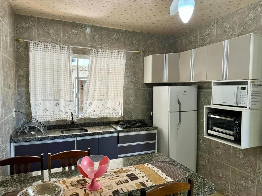 Casa Barata Próxima a Praia, Bombinhas, na 205 Rua Jacarandá em Bombinhas/SC — foto 24