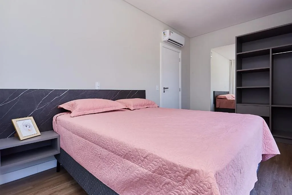 CÓD. 1129 - Apartamento com 01 quarto, vista mar com rooftop, e piscina, Bombinhas, na 141 Rua Pica-Pau em Bombinhas/SC — foto 20