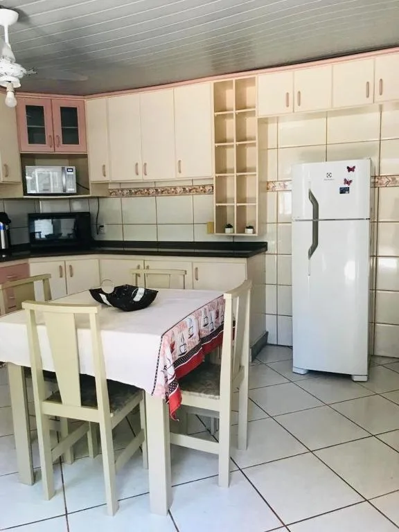 Casa Barata Próxima a Praia, Bombinhas, na 205 Rua Jacarandá em Bombinhas/SC — foto 35