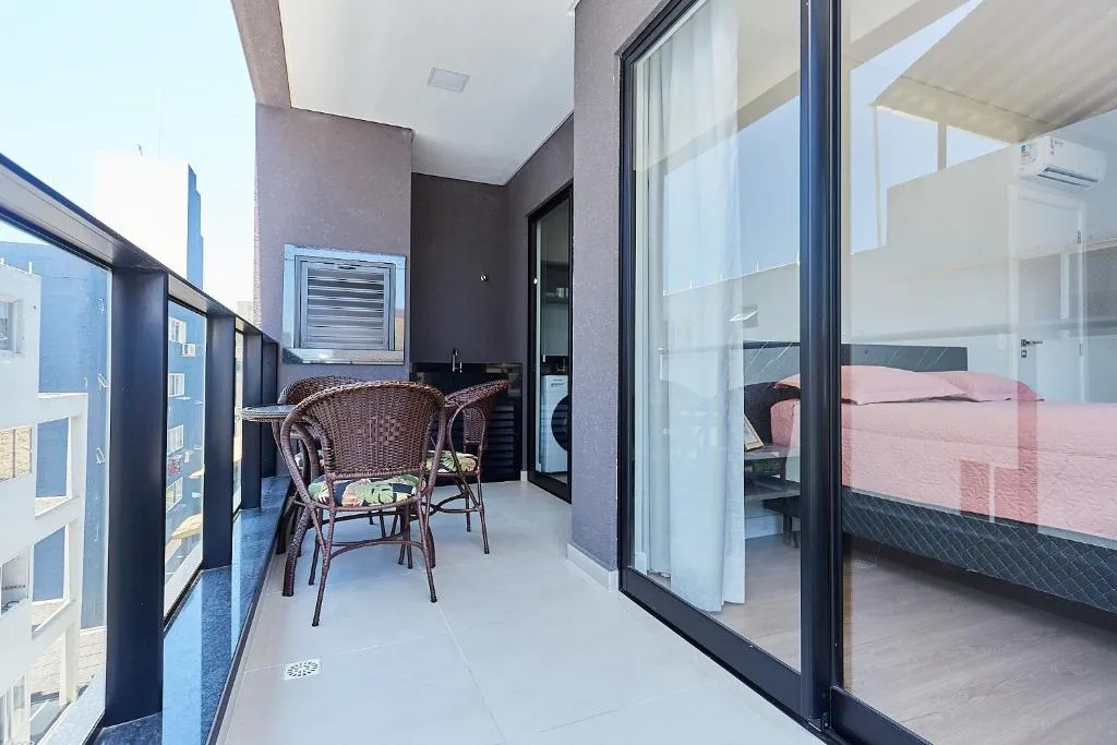 CÓD. 1129 - Apartamento com 01 quarto, vista mar com rooftop, e piscina, Bombinhas, na 141 Rua Pica-Pau em Bombinhas/SC — foto 23