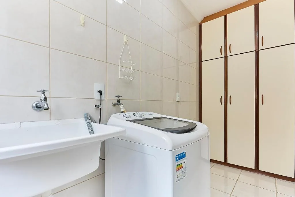 964 - Apartamento com vista para o mar, localizado na Avenida da praia do Centro de Bombinhas - 1 Vaga na Garagem, Bombinhas, na Av. Ver. Manoel dos Santos; 300 em Bombinhas/SC — foto 27