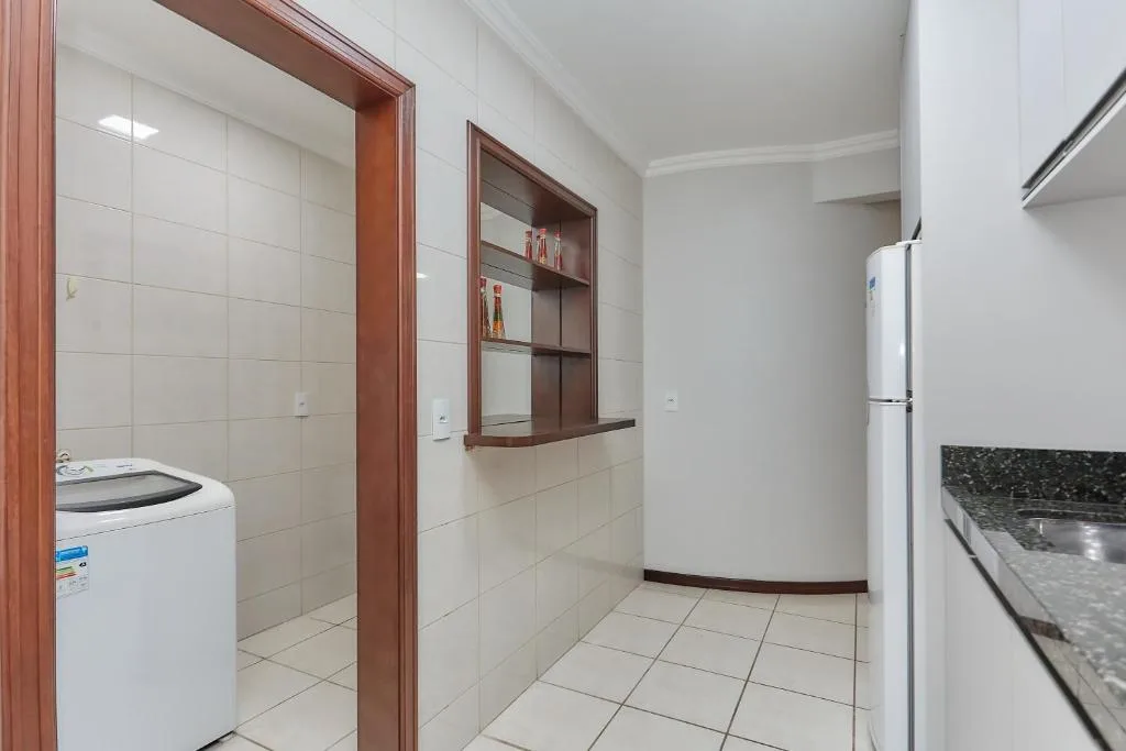 964 - Apartamento com vista para o mar, localizado na Avenida da praia do Centro de Bombinhas - 1 Vaga na Garagem, Bombinhas, na Av. Ver. Manoel dos Santos; 300 em Bombinhas/SC — foto 29