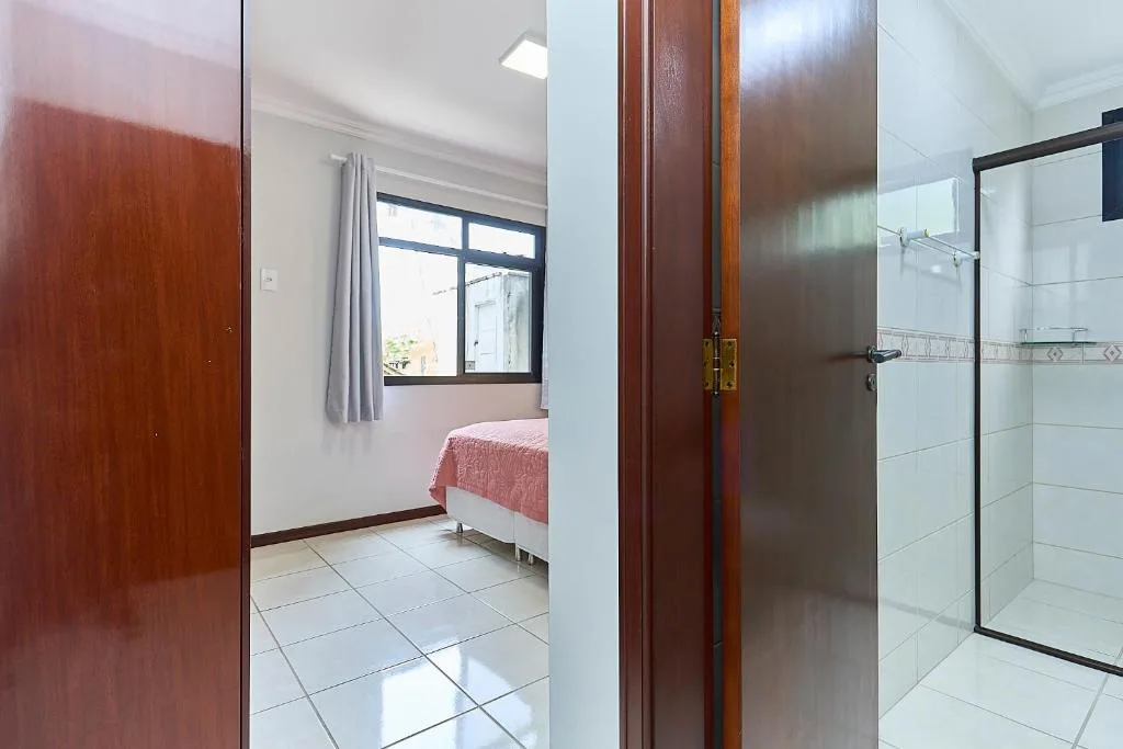 964 - Apartamento com vista para o mar, localizado na Avenida da praia do Centro de Bombinhas - 1 Vaga na Garagem, Bombinhas, na Av. Ver. Manoel dos Santos; 300 em Bombinhas/SC — foto 34
