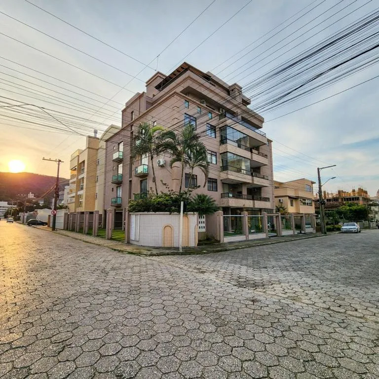 Apto El Shadday 202 cento e cinqüenta metros do Mar, Bombinhas, na 150 Rua Corrupiao Apt em Bombinhas/SC