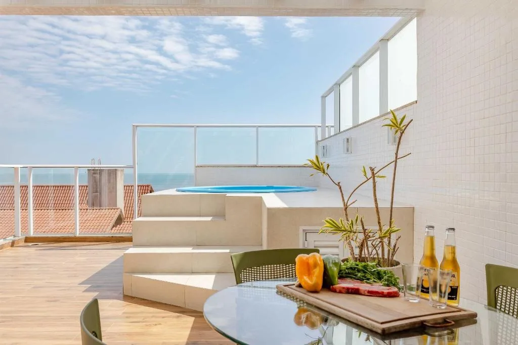 Ampla Cobertura Duplex com Hidro a 20m da Praia de Bombas, Bombinhas, na 2499 Avenida Leopoldo Zarling em Bombinhas/SC — foto 4