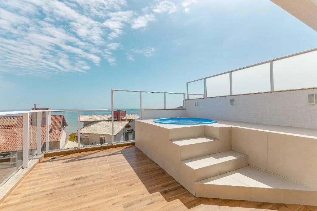 Ampla Cobertura Duplex com Hidro a 20m da Praia de Bombas, Bombinhas, na 2499 Avenida Leopoldo Zarling em Bombinhas/SC — foto 10