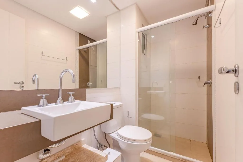 Apartamento em Condo com Piscina e Jacuzzi, Bombinhas, na 1310 Av. Ver. Manoel dos Santos em Bombinhas/SC — foto 3