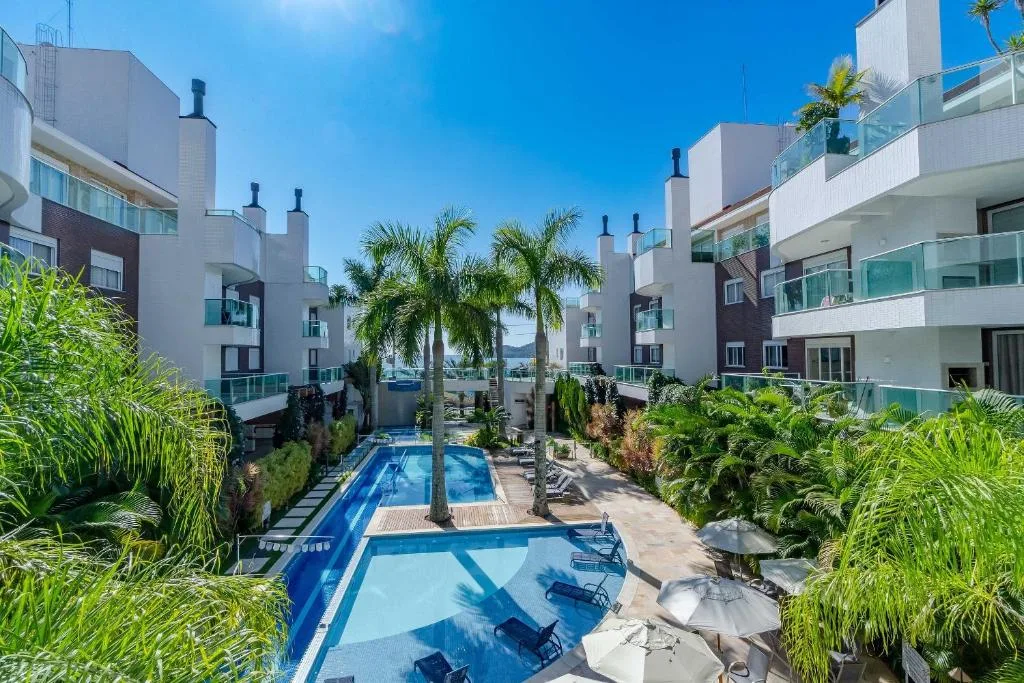 Apartamento em Condo com Piscina e Jacuzzi, Bombinhas, na 1310 Av. Ver. Manoel dos Santos em Bombinhas/SC — foto 4