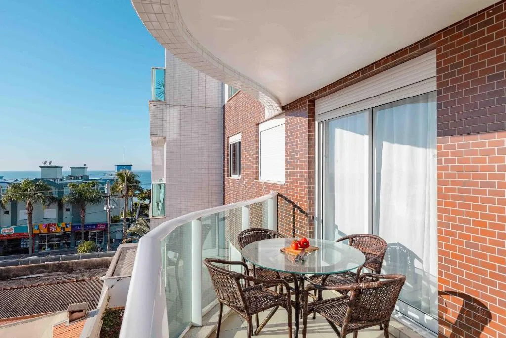 Apartamento em Condo com Piscina e Jacuzzi, Bombinhas, na 1310 Av. Ver. Manoel dos Santos em Bombinhas/SC — foto 9