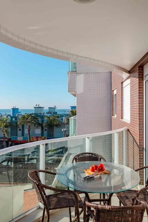 Apartamento em Condo com Piscina e Jacuzzi, Bombinhas, na 1310 Av. Ver. Manoel dos Santos em Bombinhas/SC — foto 10
