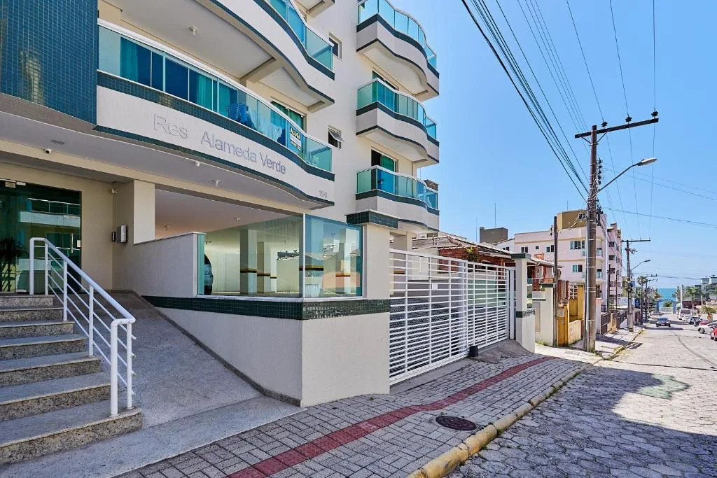 018 - Apartamento com 4 Dormitórios Centro de Bombinhas- Garagem para 3 Carros, Bombinhas, na 156 Rua Tubarão em Bombinhas/SC — foto 11