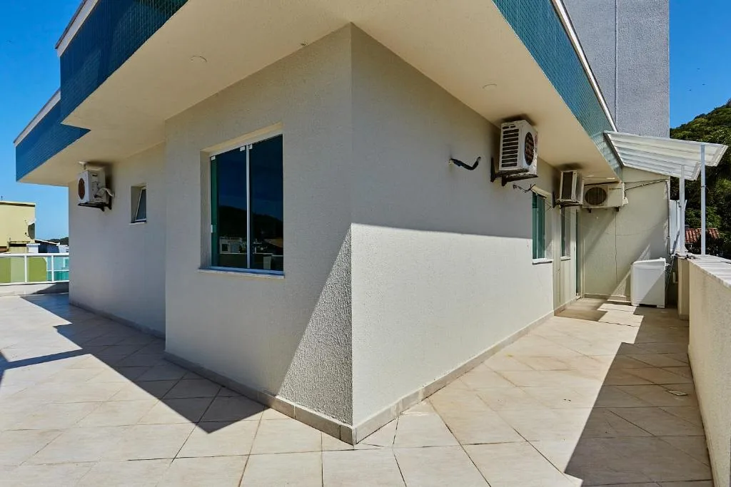 018 - Apartamento com 4 Dormitórios Centro de Bombinhas- Garagem para 3 Carros, Bombinhas, na 156 Rua Tubarão em Bombinhas/SC — foto 28