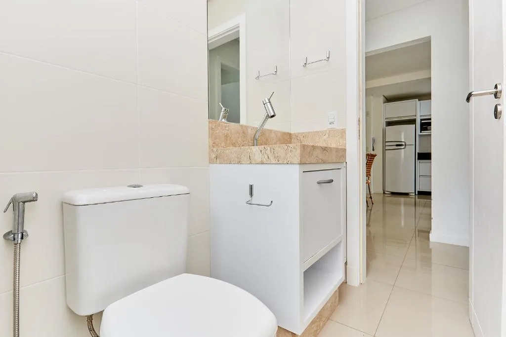 1035 Apartamento agradável e econômico para até 05 pessoas na praia do centro de Bombinhas, Bombinhas, na 496 Rua Parati Segundo andar de lateral em Bombinhas/SC — foto 3