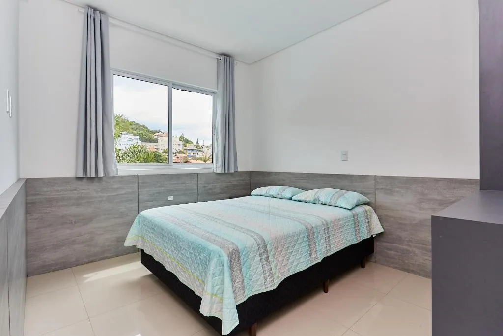 1035 Apartamento agradável e econômico para até 05 pessoas na praia do centro de Bombinhas, Bombinhas, na 496 Rua Parati Segundo andar de lateral em Bombinhas/SC — foto 7