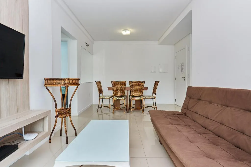 1035 Apartamento agradável e econômico para até 05 pessoas na praia do centro de Bombinhas, Bombinhas, na 496 Rua Parati Segundo andar de lateral em Bombinhas/SC — foto 10