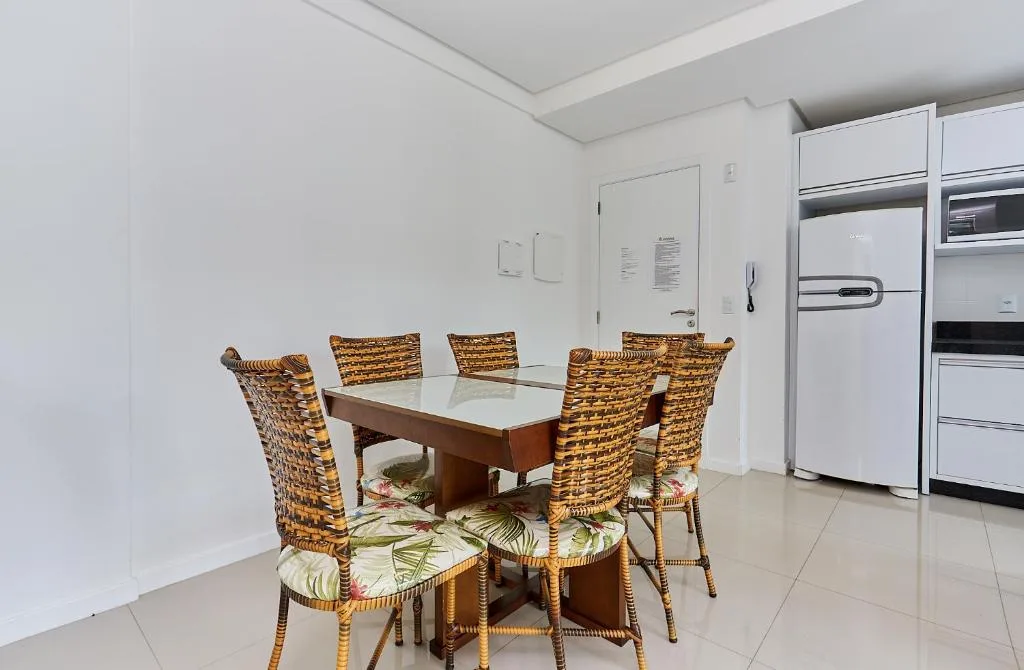1035 Apartamento agradável e econômico para até 05 pessoas na praia do centro de Bombinhas, Bombinhas, na 496 Rua Parati Segundo andar de lateral em Bombinhas/SC — foto 12
