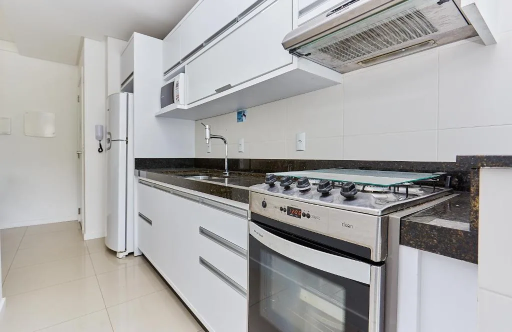 1035 Apartamento agradável e econômico para até 05 pessoas na praia do centro de Bombinhas, Bombinhas, na 496 Rua Parati Segundo andar de lateral em Bombinhas/SC — foto 14