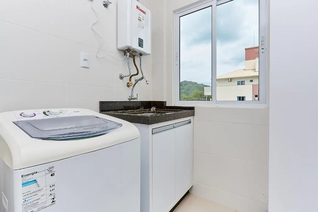 1035 Apartamento agradável e econômico para até 05 pessoas na praia do centro de Bombinhas, Bombinhas, na 496 Rua Parati Segundo andar de lateral em Bombinhas/SC — foto 15