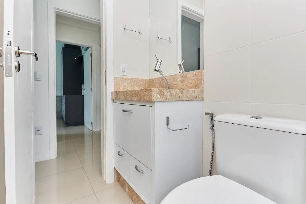 1035 Apartamento agradável e econômico para até 05 pessoas na praia do centro de Bombinhas, Bombinhas, na 496 Rua Parati Segundo andar de lateral em Bombinhas/SC — foto 17
