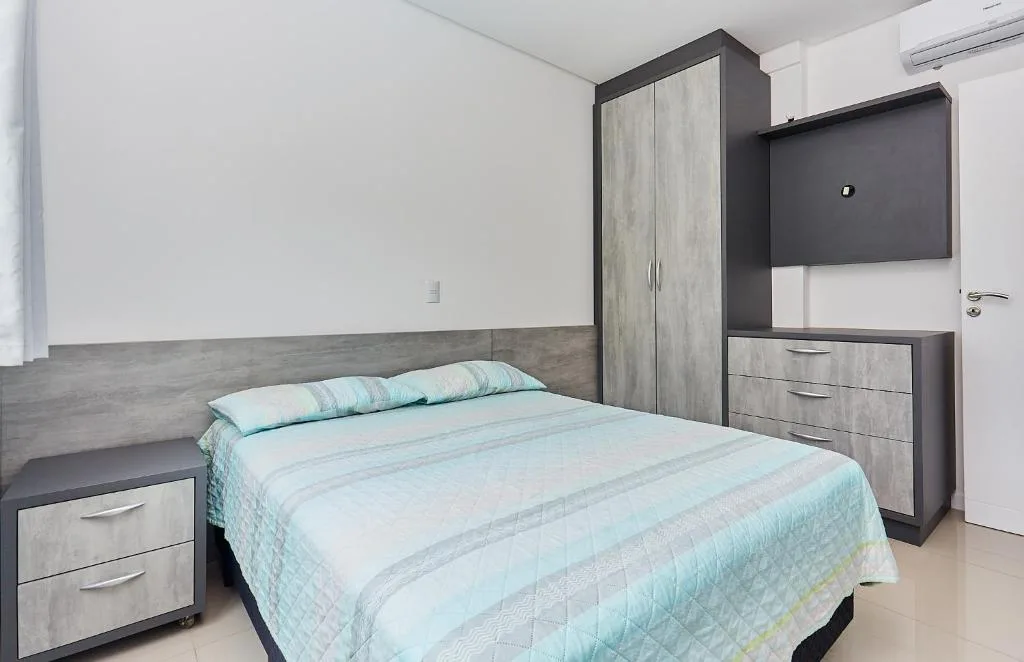 1035 Apartamento agradável e econômico para até 05 pessoas na praia do centro de Bombinhas, Bombinhas, na 496 Rua Parati Segundo andar de lateral em Bombinhas/SC — foto 19