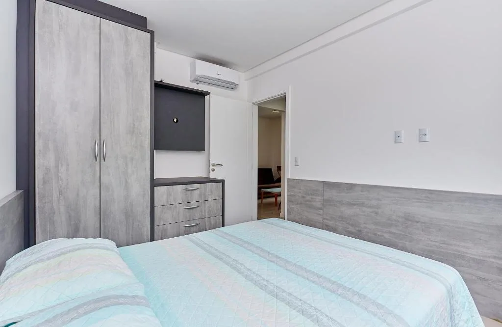 1035 Apartamento agradável e econômico para até 05 pessoas na praia do centro de Bombinhas, Bombinhas, na 496 Rua Parati Segundo andar de lateral em Bombinhas/SC — foto 20