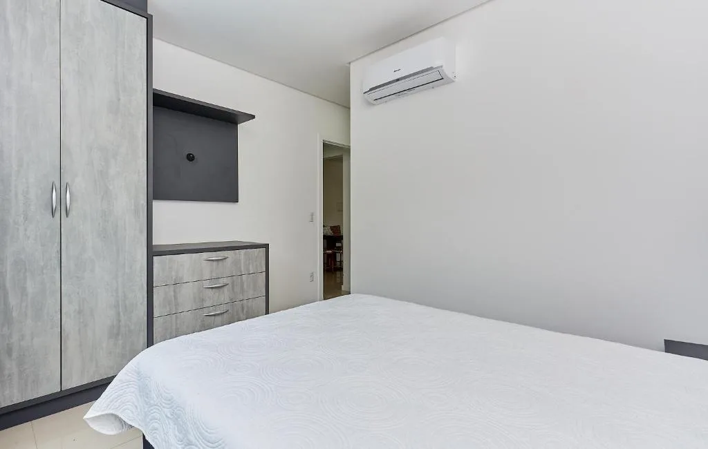1035 Apartamento agradável e econômico para até 05 pessoas na praia do centro de Bombinhas, Bombinhas, na 496 Rua Parati Segundo andar de lateral em Bombinhas/SC — foto 22