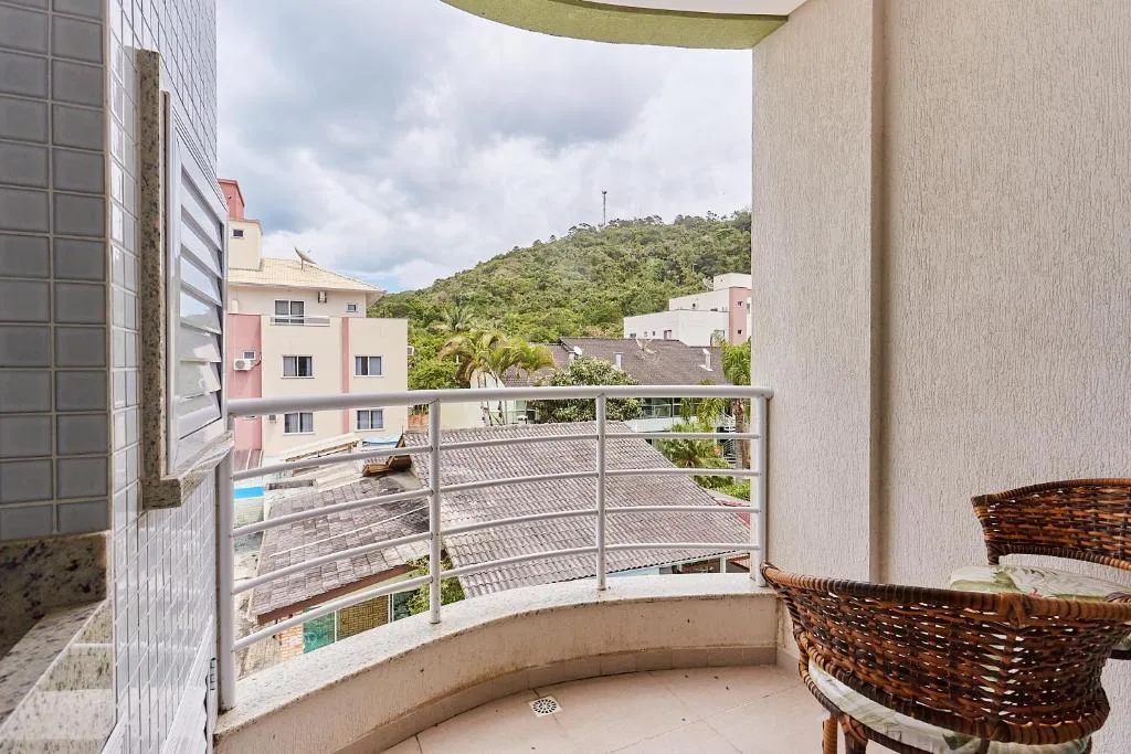 1035 Apartamento agradável e econômico para até 05 pessoas na praia do centro de Bombinhas, Bombinhas, na 496 Rua Parati Segundo andar de lateral em Bombinhas/SC — foto 24