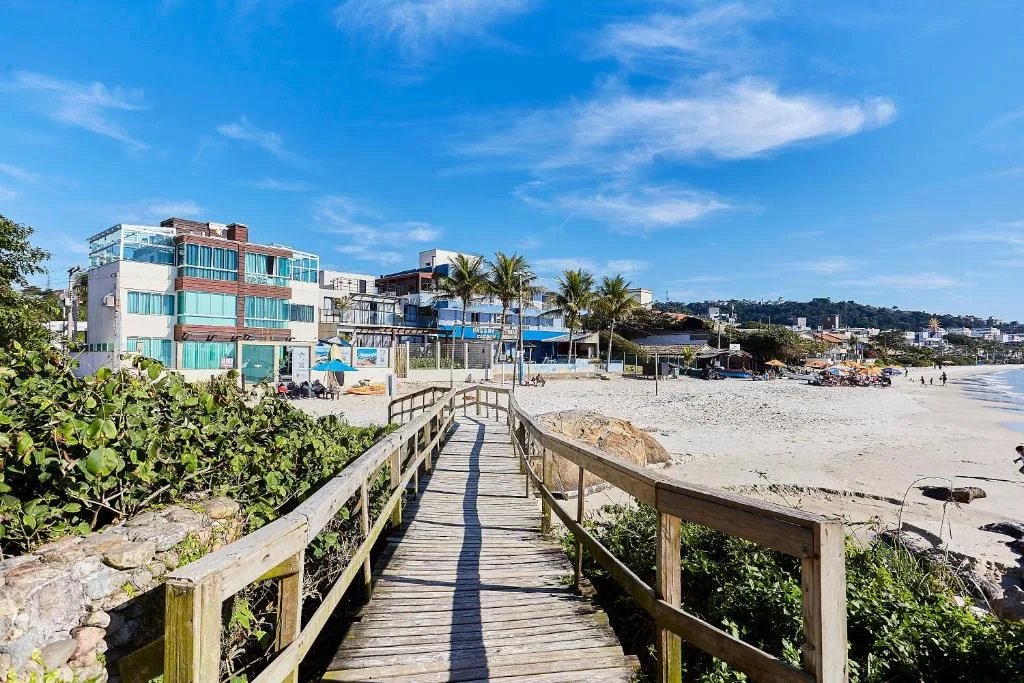 1035 Apartamento agradável e econômico para até 05 pessoas na praia do centro de Bombinhas, Bombinhas, na 496 Rua Parati Segundo andar de lateral em Bombinhas/SC — foto 30