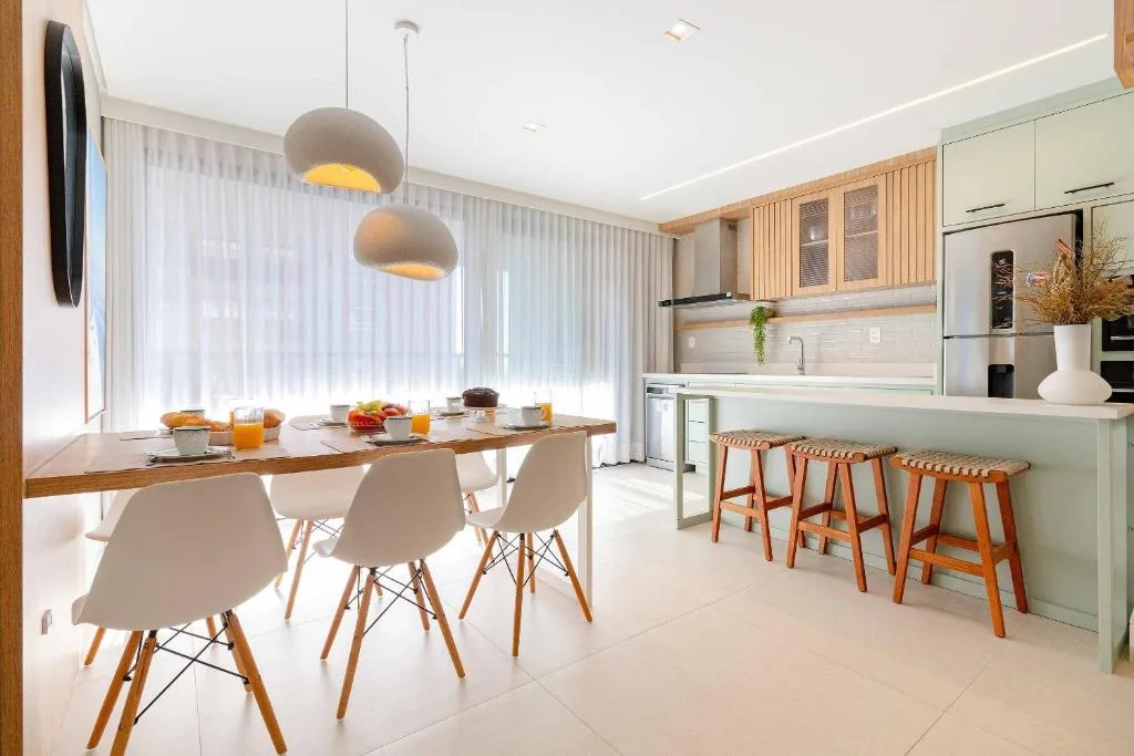 Lumina - Luxuoso apartamento, Bombinhas, na 1890 Av Leopoldo Zarling em Bombinhas/SC — foto 11