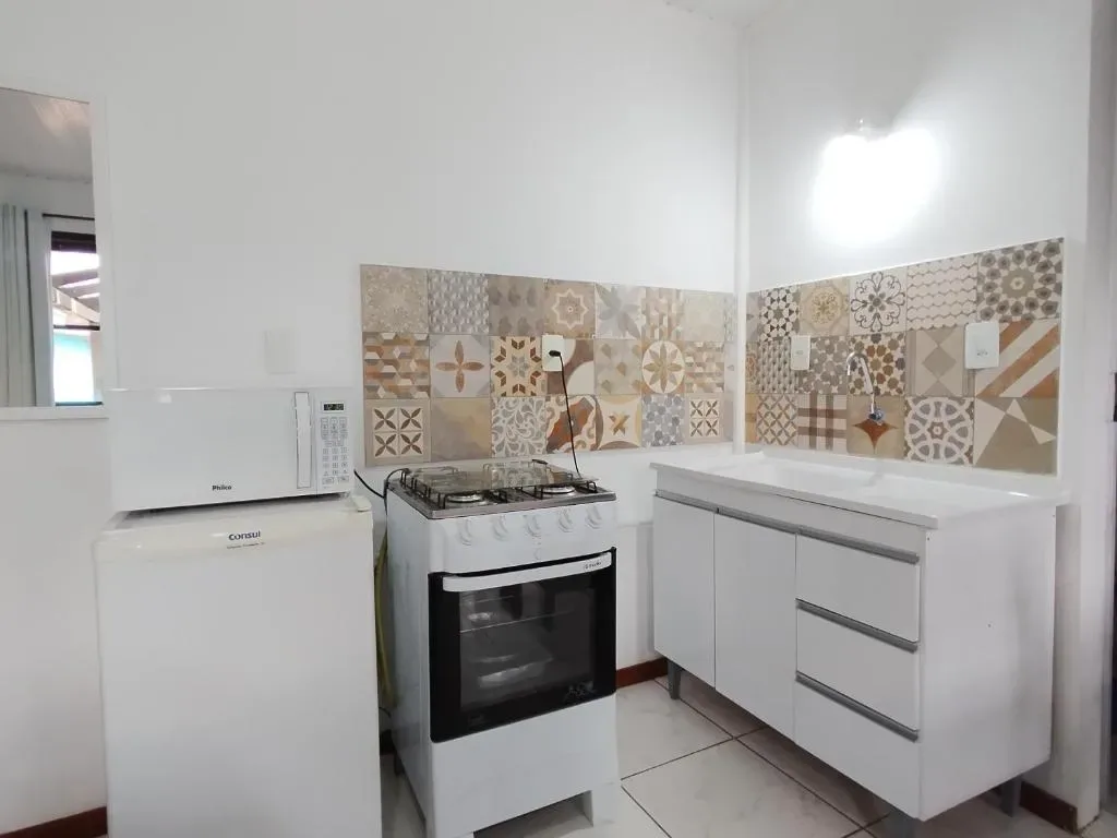 Residencial Vila do Sol, Apartamentos com pé na areia, Bombinhas, na Rua Leopoldo Zarling em Bombinhas/SC — foto 4