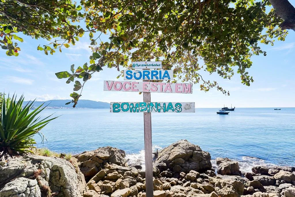 1035 Apartamento agradável e econômico para até 05 pessoas na praia do centro de Bombinhas, Bombinhas, na 496 Rua Parati Segundo andar de lateral em Bombinhas/SC — foto 37