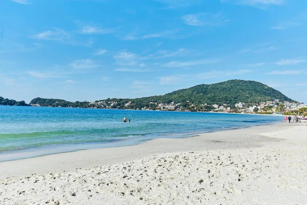 1035 Apartamento agradável e econômico para até 05 pessoas na praia do centro de Bombinhas, Bombinhas, na 496 Rua Parati Segundo andar de lateral em Bombinhas/SC — foto 44