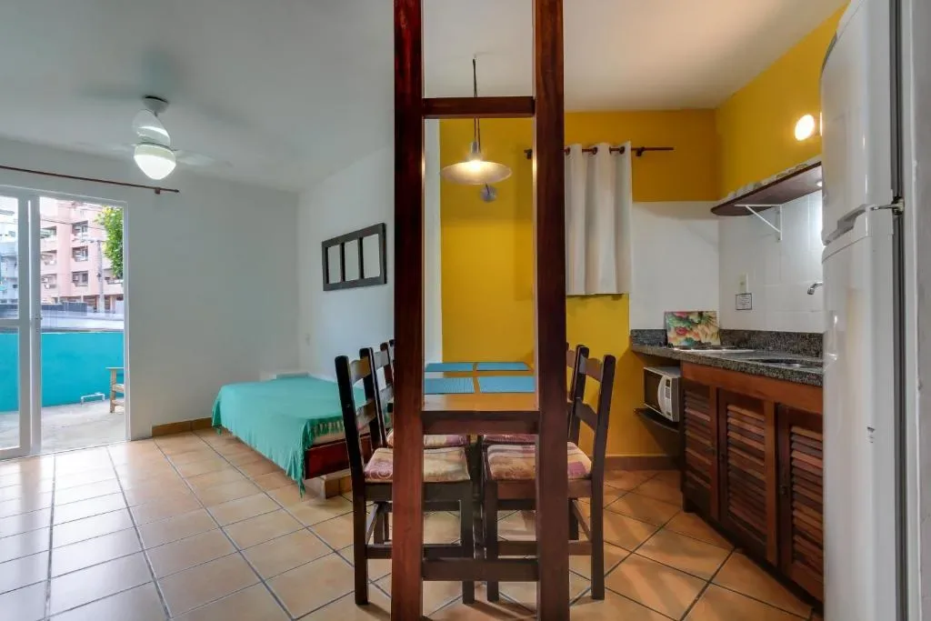 Residencial Vila do Sol, Apartamentos com pé na areia, Bombinhas, na Rua Leopoldo Zarling em Bombinhas/SC — foto 14