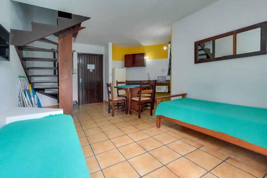 Residencial Vila do Sol, Apartamentos com pé na areia, Bombinhas, na Rua Leopoldo Zarling em Bombinhas/SC — foto 18
