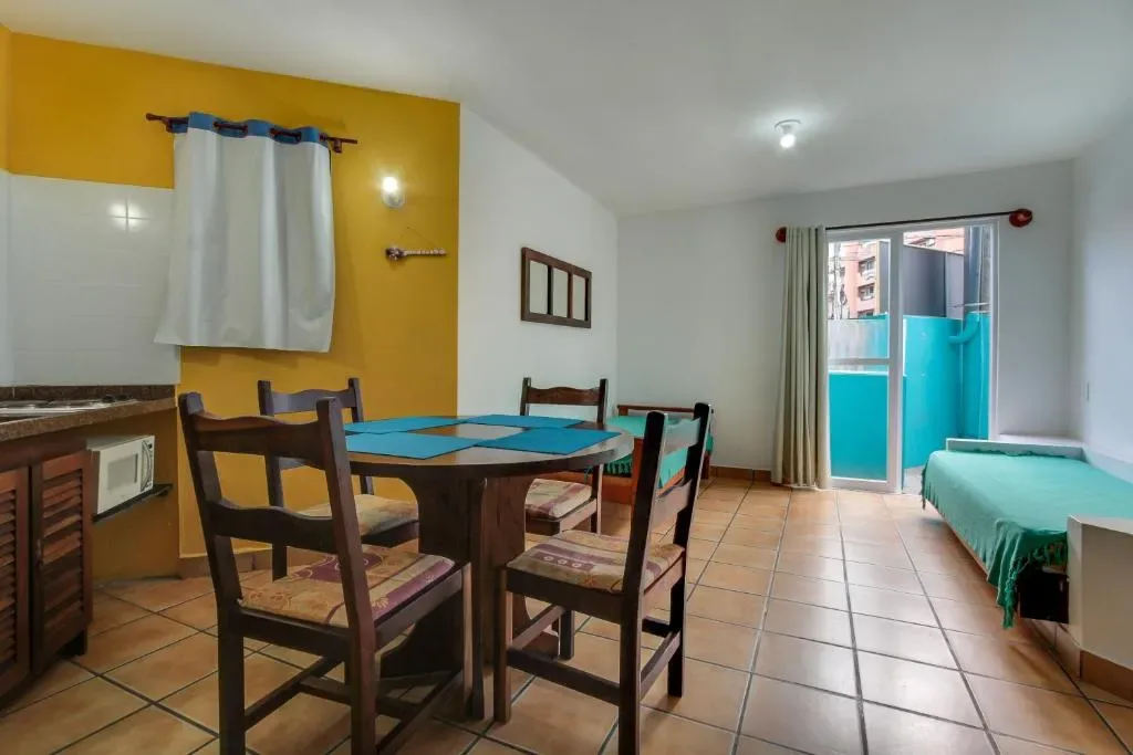 Residencial Vila do Sol, Apartamentos com pé na areia, Bombinhas, na Rua Leopoldo Zarling em Bombinhas/SC — foto 20