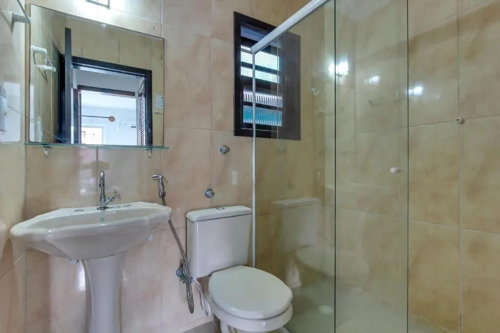 Residencial Vila do Sol, Apartamentos com pé na areia, Bombinhas, na Rua Leopoldo Zarling em Bombinhas/SC — foto 21