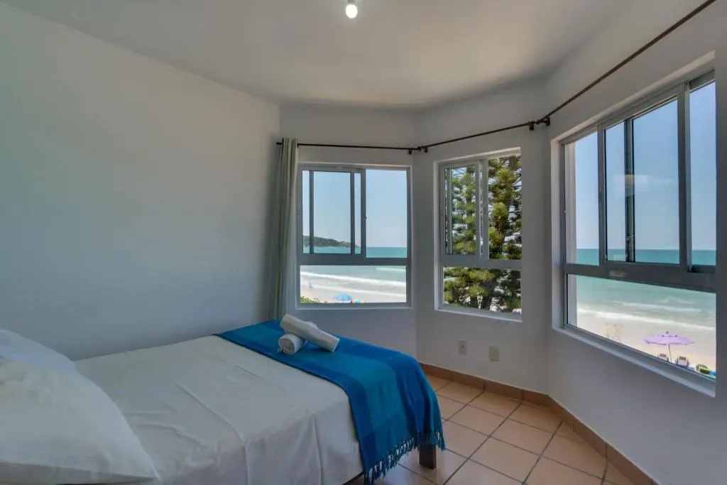 Residencial Vila do Sol, Apartamentos com pé na areia, Bombinhas, na Rua Leopoldo Zarling em Bombinhas/SC — foto 22