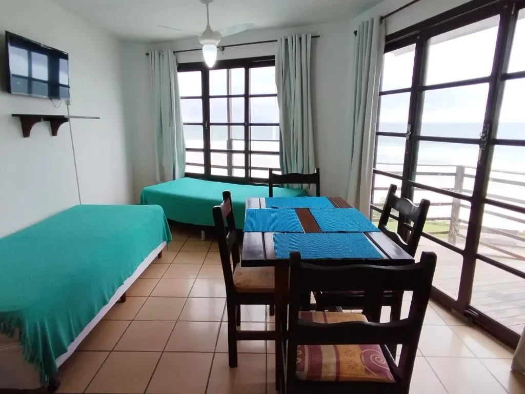 Residencial Vila do Sol, Apartamentos com pé na areia, Bombinhas, na Rua Leopoldo Zarling em Bombinhas/SC — foto 23